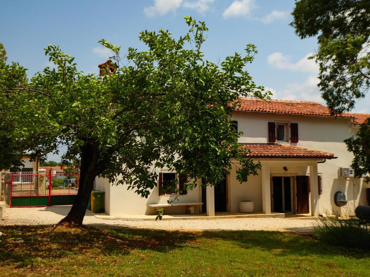 Casa Istriana Nona Pina Villa Kastelir Exterior photo